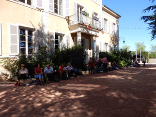 Pique-nique dans le parc municipal de Fleurie