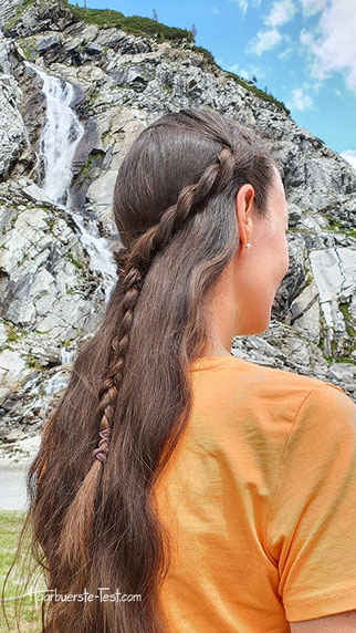 Offene Flechtfrisur mit Twists: schöne Frisur für lange Haare