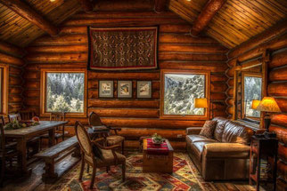 Baumstammhaus - Naturstammhaus - Holzhandwerk - Blockhausbauer - Massivholzhaus - Blockhausmanufaktur - Holz - Bauen - Innenansicht - Wohnzimmer