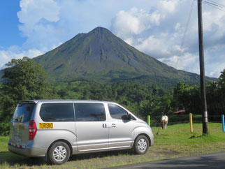 Transporte Colectivo desde su hotel en La Fortuna hacia el Volcán Arenal 