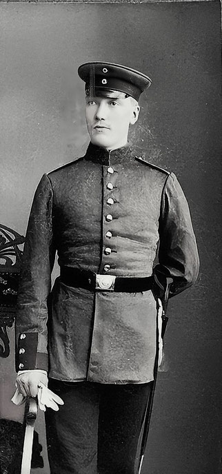 Bernhard Raesfeld 1913/14 als Gefreiter der Reserve, während eines Manövers in Mainz (Fotostudio: Ranzenberger, Mainz)
