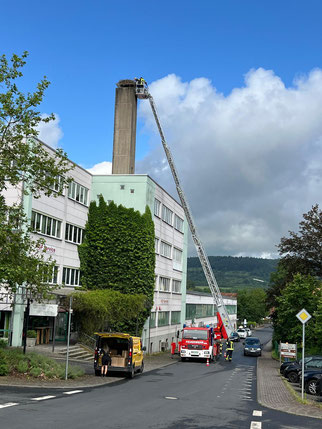 Tatkräftige Hilfe durch die Feuerwehr, Foto: NABU-Steinau