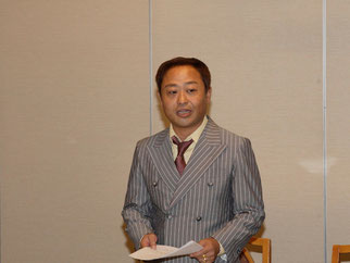 挨拶にたち、Future Kids Japanの基本方針である3つのプロジェクトの重要性を改めて強調。高崎卓哉理事長。
