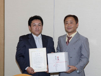 功労賞の佐藤会員。会員の増強・拡大に貢献して頂きました。
