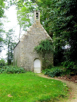 Chapelle ND de Laurette (Garlan) - Le nom de cette chapelle évoque celui de la basilique construite à Loreto. Selon une tradition, c'est dans ce petit village italien que la maison de Nazareth où Jésus a grandi, aurait été miraculeusement transportée.