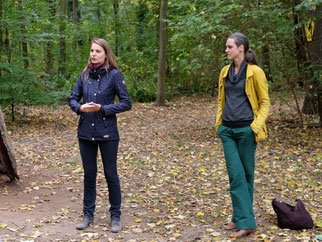 Theresa Warnk (links) und Dr. Maria Vlaic informierten über geschützte Tierarten im Leipziger Auwald.