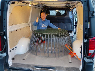 Mit Hilfe von Spenden konnten vier Nestschutzkörbe gebaut und vom Hersteller in Rheinland-Pfalz abgeholt werden. Foto: NABU Leipzig