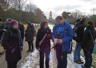 Exkursion über den Südfriedhof. Foto: Karsten Peterlein