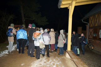 ging es hinaus in den Winterabend auf der Suche nach dem Vogel des Jahres. Fotos: Beate Kahl   