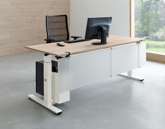 Schreibtisch mit C-Fußgestell, höhenverstellbar mit Easy Push, Sichtblende, CPU-Halterung