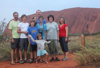 Devant le gros caillou... Uluru