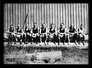 Die Ruderer vom Seeclub Biel. Als 5. von links Karl Schoechlin. 2. von rechts Hans Schoechlin.Foto: Sammlung Seeclub Biel