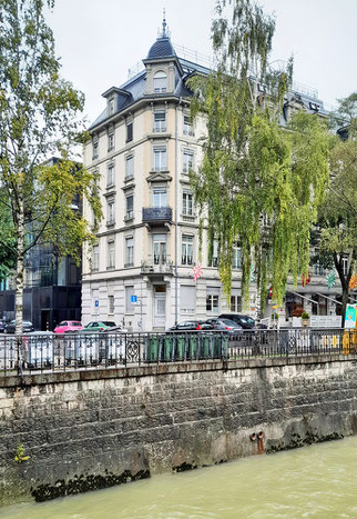 Das ehemalige Hotel Kreuz am unteren Quai 45, Wohnort von Robert Walser.