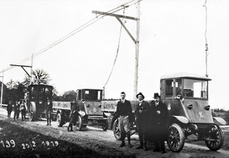 Die Gütertrolleybusse der gleislosen Bahn Gümmenen-Mühleberg. Foto: Archiv BKW/Wikipedia, gemeinfrei.