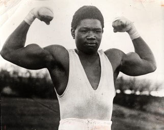 Grock boxte 1912 gegen Battling Siki, den erste Boxweltmeister, der in Afrika geboren wurde. Foto, Gemeinfrei, Wikipedia.