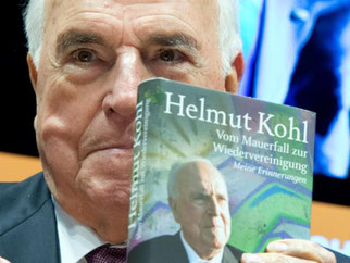 Alt-Bundeskanzler Helmut Kohl auf der Frankfurter Buchmesse. Foto: Boris Roessler