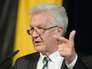 Wohin mit den vielen Flüchtlingen? Der Stuttgarter Regierungschef Kretschmann sieht den Bund in der Pflicht, will aber auch selbst mehr Geld in die Hand nehmen. Foto: Patrick Seeger