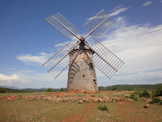 Moulin à vent du Rédounel (début du XVIIe siècle) - La Couvertoirade