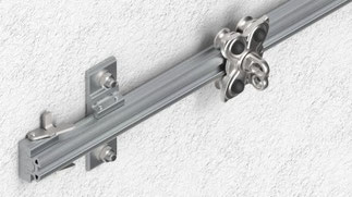 Endstück eines TAURUS - Schienensystems von Innotech an einer Wand montiert mit Gleiter.