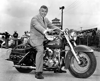 Clark Gable sulla sua Harley-Davidson