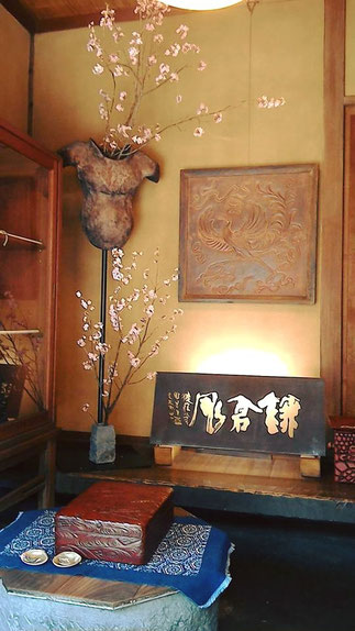 中央の文庫は先代の作　花筏文様です。