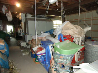 納屋の片づけの写真