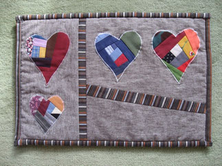 Tischset aus Patchwork (Muster mit Herzen).