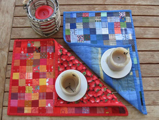 Tischset aus Patchwork mit Quadrat-Mustern.