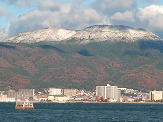 大会当日は琵琶湖の向こうに聳える比叡山も冠雪。