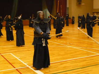 実業団剣士として稽古に励む佐藤倫太郎 先輩(Ｈ１７年卒)も千葉県から参加。