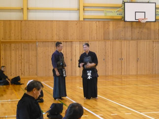 川西明峰高校剣道部員を引率して参加いただいた坂本先生