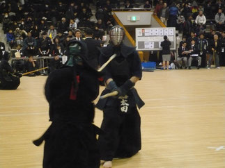実業団剣士として活躍する太田先輩(Ｈ１７年卒)が今回も出場。