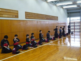 稽古会には中学生・高校生も参加