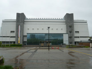 前年までの神戸市立工業高等専門学校から会場は神戸市立中央体育館に移った。