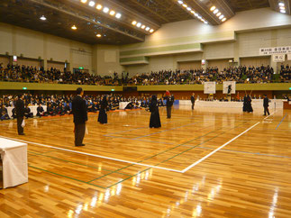 リードされた展開から中本選手の一本で試合は代表者決定戦へ。