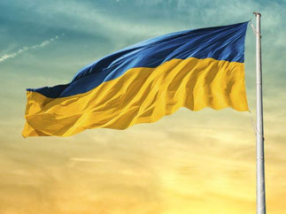 wehende Ukraine-Flagge