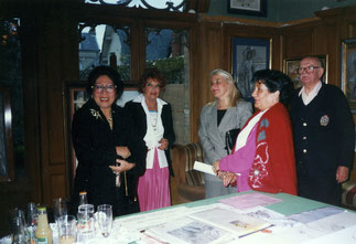 L'Ecrin, chez Mme Blais. Au centre, Mlle Ameline, Conseiller général du Calvados.