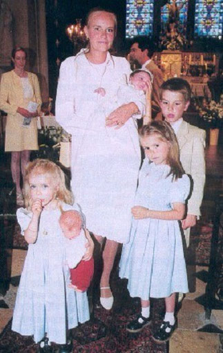 1999. Baptême Pcesse Zita de BOURBON PARME.  Pce Amaury, Pcesses Charlotte et Elizabeth ^^^ 1998. Baptême Pce Paul-Louis de NASSAU >>>