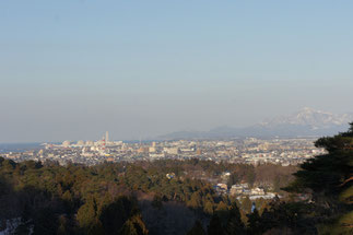 中腹からの景色。うみまちと米山が、きれいに見えました