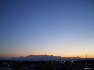 こちらは屋上から。あと少しで満天の星空。今晩も冷えそうです