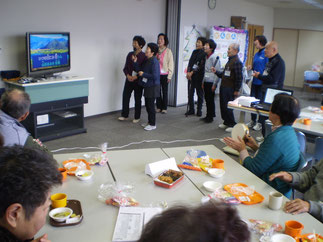 心を合わせて「ふるさと」を熱唱!(木曜クラス)