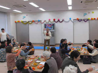 「健康と仲間に乾杯!」(火曜クラス)