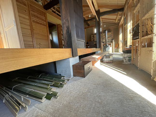家の中の縁の下　6ｍの竹が入る　蓄熱乾燥室