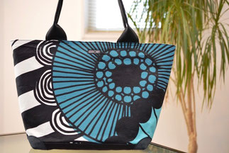 トートバッグ marimekko シィールトラプータルハ使用
