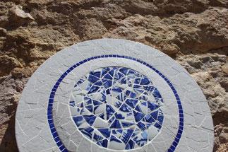 Picassiette - Centre de table bleu de Delft - Sylvie Foisel-Guigues Mosaïques - Juillet 2020 - 2