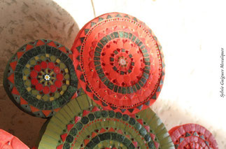 Petits soleils rouge et vert - photo 2 - Sylvie Guigues Mosaïques