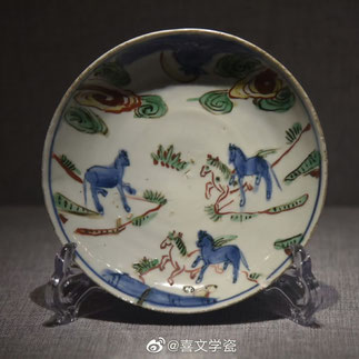 Fig. 9 Blue-and-White Wucai Dish with the Five Steeds © Xi Wen Xue Ci