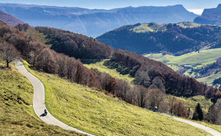 Klassiker: Der Blick von der Monte-Baldo- Höhenstraße über das Etschtal auf die Monti Lessini ist legendär.