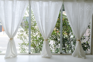 リネンのレースカーテンもご用意いたしました。