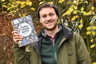 Das NABU-Vogelbuch mit Autor Fabian Karwinkel